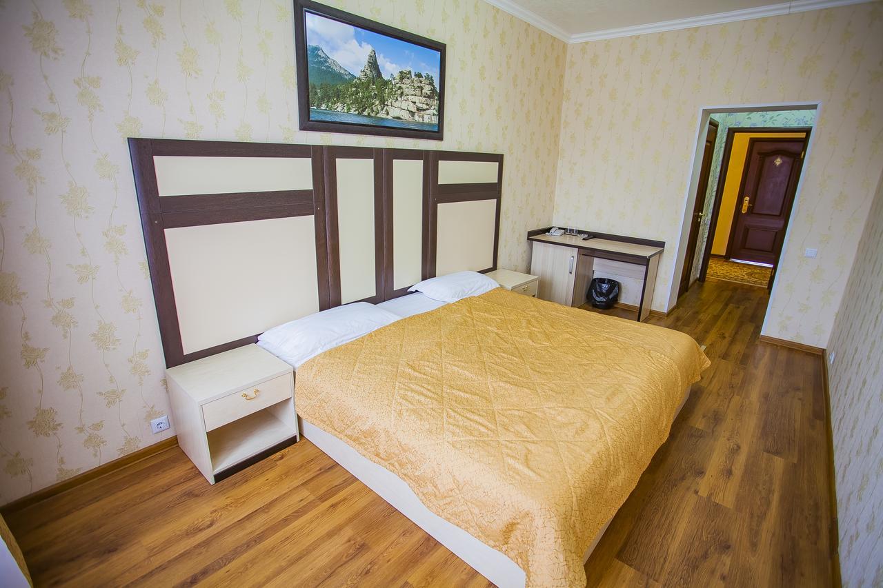Jumbaktas Borovoe Hotel エクステリア 写真